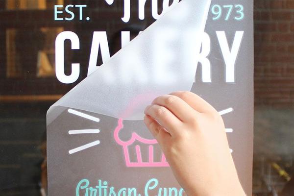 Nên Chọn Decal Trong, Decal Giấy Hay Decal Nhựa PP/PVC?